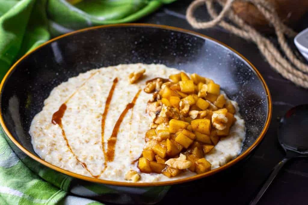 Creamy porridge topped with stewed cinnamon apples.