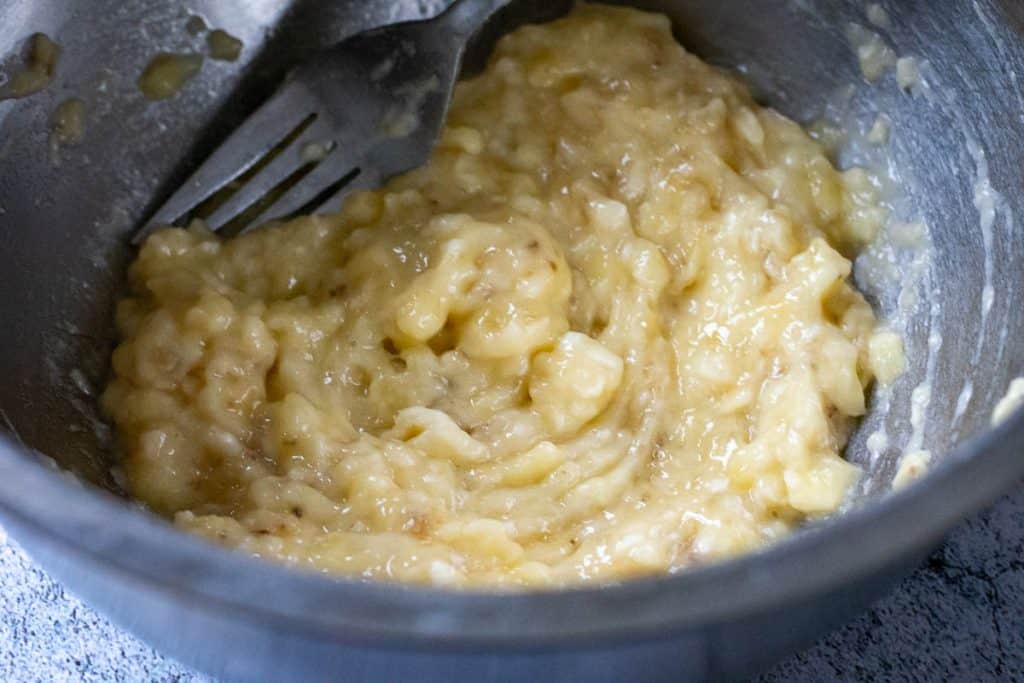 Mashed ripe bananas.