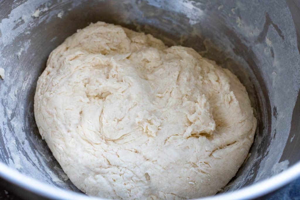 Sourdough starter, four and water at the end of fermentolyse.