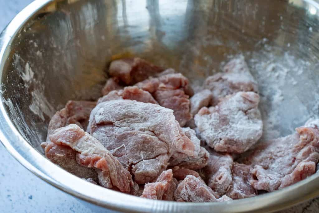 Sliced pork tendeloin tossed with cornflour.